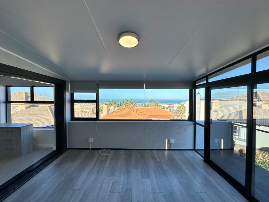 4 Bedroom Property for Sale in Hartenbos Heuwels Western Cape